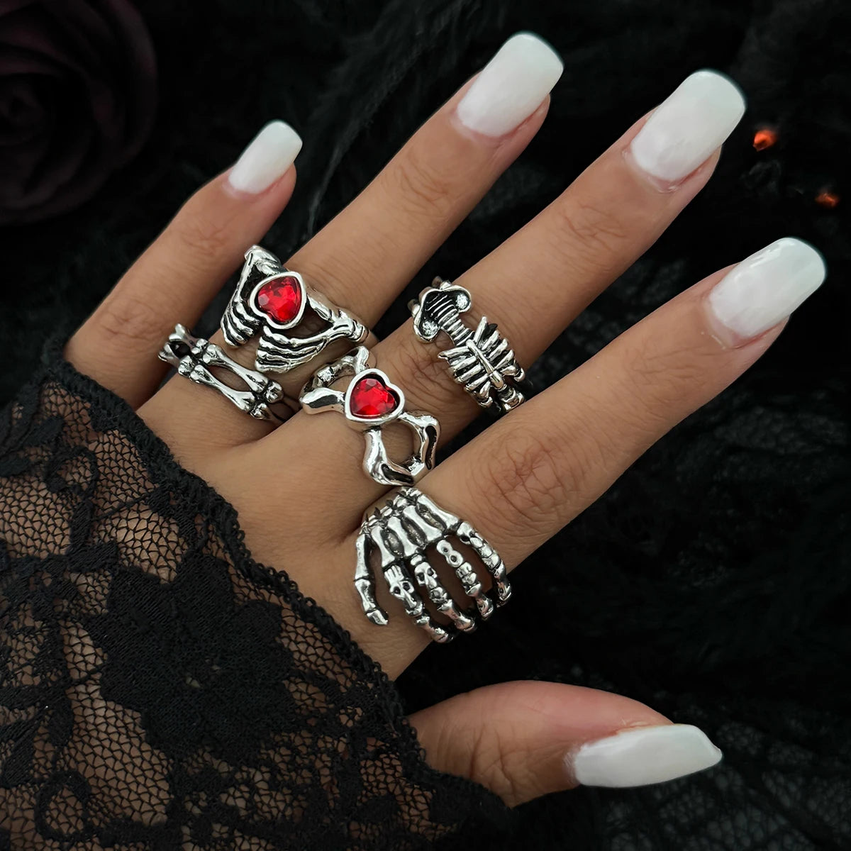 2 Styles Gothic Halloween Creative Skull Red Heart Rhinestone Open Rings Women Vintage Silver Color Finger Ring Jewelry