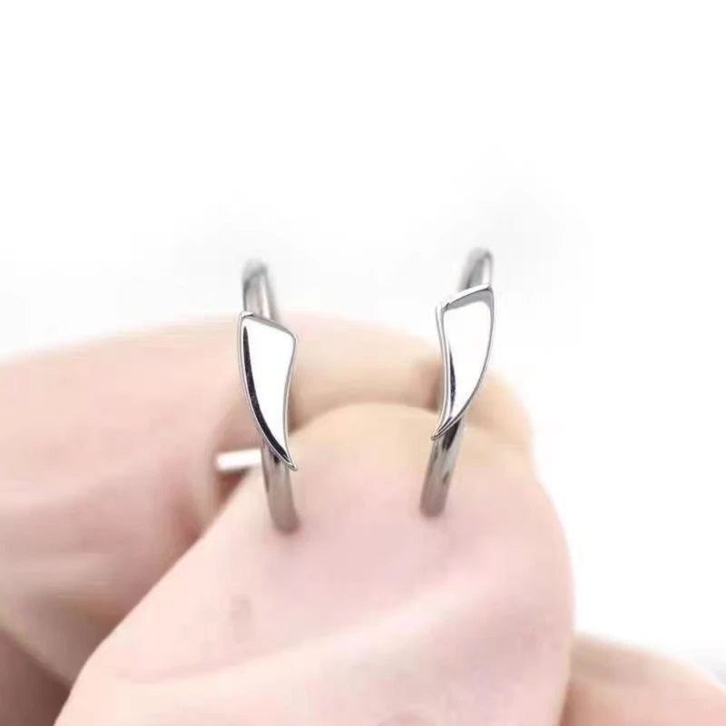 Stainless Steel Vampires Lip Cuff Not Piercing Lip Clip Unique Lip Accessory Perfect for Halloween Themed Event